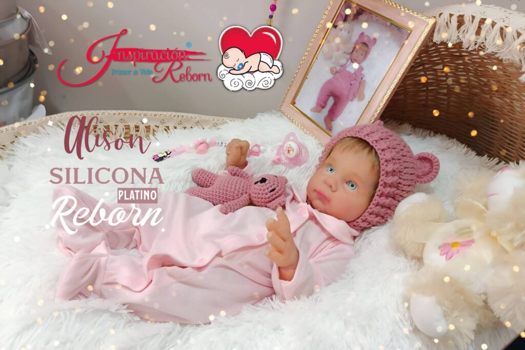 Bebé reborn Alison de silicona platino en baño realista